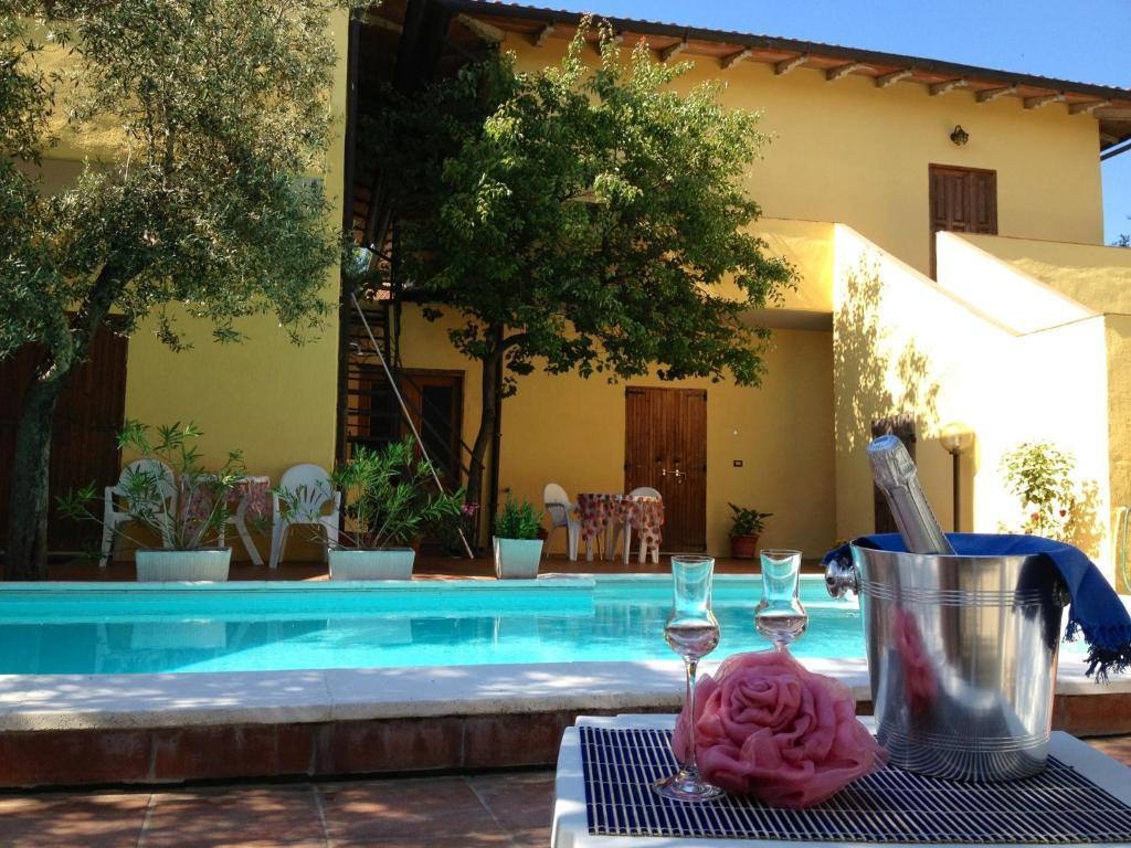 Aparthotel Il Porto à Tuoro sul Trasimeno Extérieur photo
