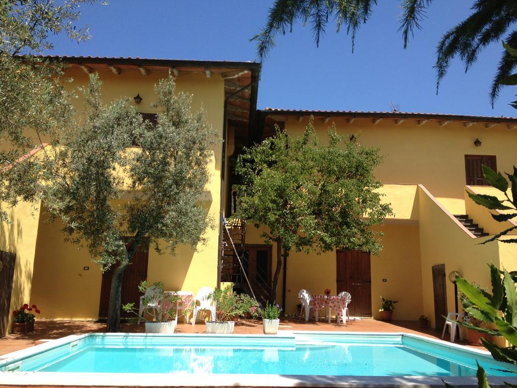 Aparthotel Il Porto à Tuoro sul Trasimeno Extérieur photo